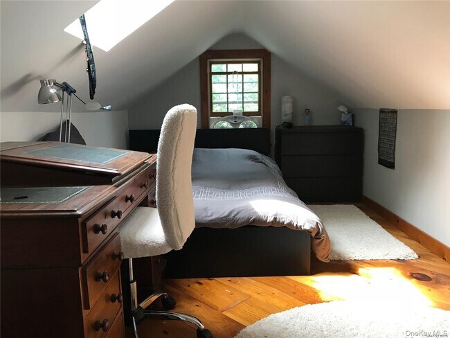 Building Photo - 39 W 7th St