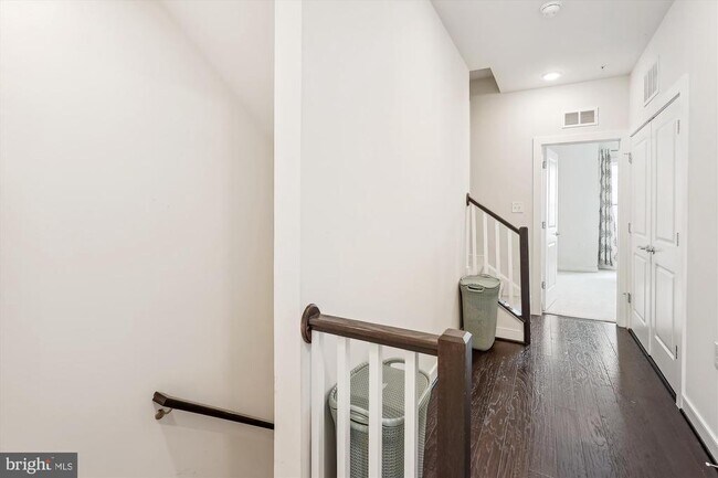 Building Photo - 13358 Sherwood Park Ln