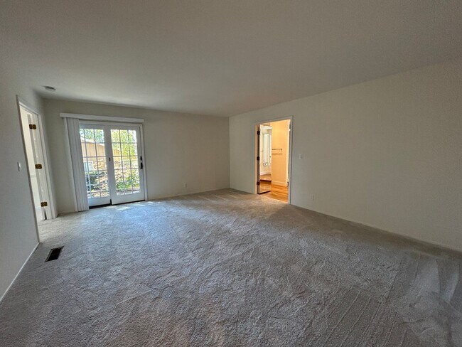 Building Photo - Must See Spacious Alamo 4BR Home with Remo...