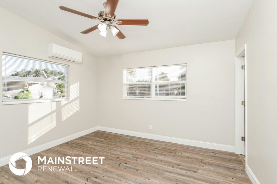 Building Photo - 514 4th Pl SW