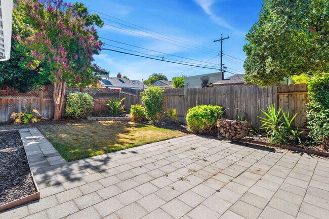 Building Photo - 4311 Cabrillo Way