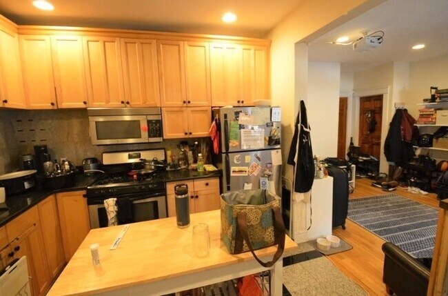 Building Photo - 69 Babcock St