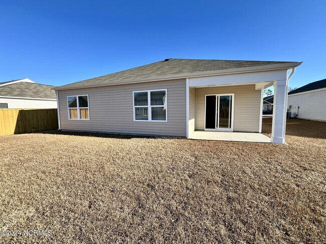 Building Photo - 8201 E Highcroft Dr NE