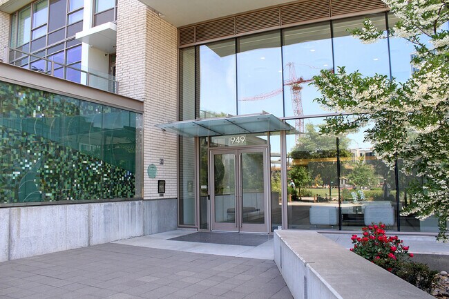 Building Photo - 949 NW Overton St
