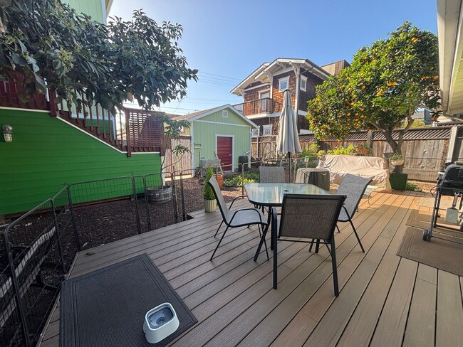 Building Photo - 2 Bed/2 Bath Oceanside Charmer!