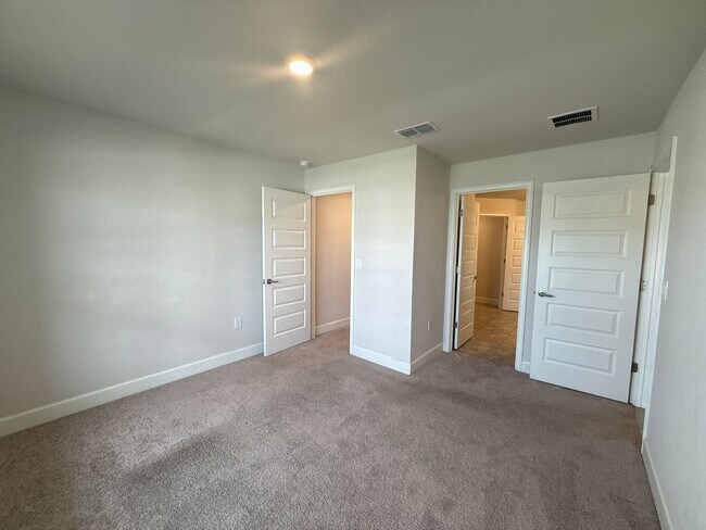 Building Photo - Truly Stunning 4-bedroom, 3-bathroom, 2 car garage in the beautiful new community of Villimar