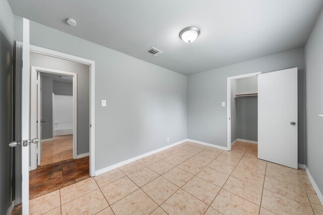 Building Photo - 8778 Serene Ridge Dr