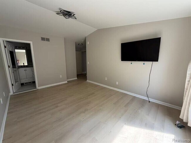 Building Photo - 758 Sandalwood Dr