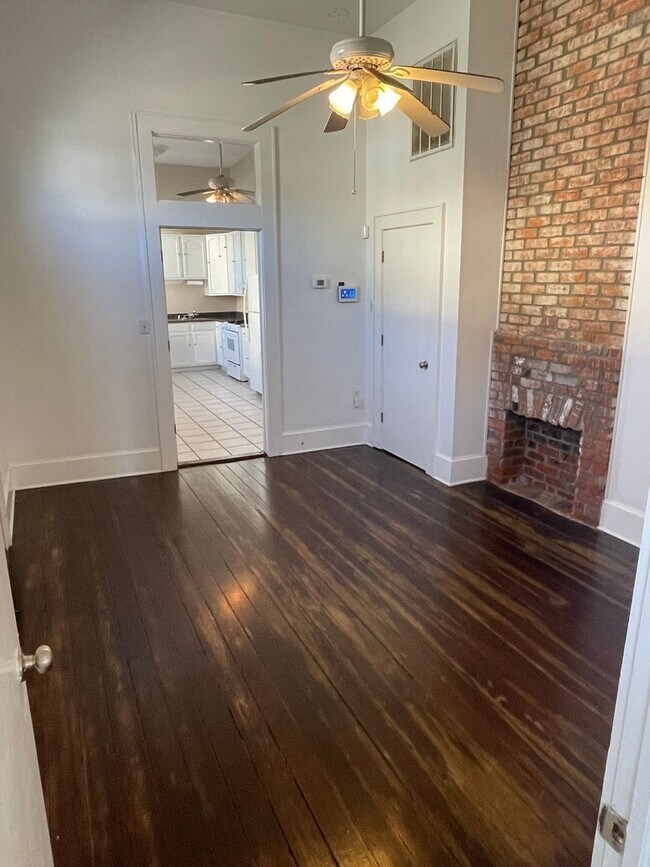 Building Photo - 1BD/1BA Shotgun w/ In Unit Washer and Dryer