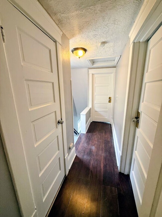 Building Photo - 4 Bedroom 1 Bathroom Single Family Home for Rent!
