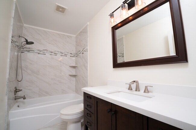 Building Photo - 5603 Ventura Dr