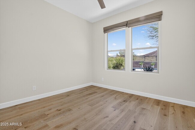 Building Photo - 10997 N 137th St