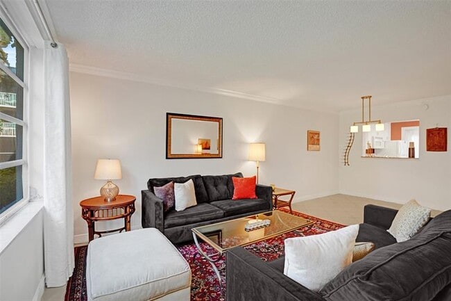 Building Photo - 4025 N Federal Hwy