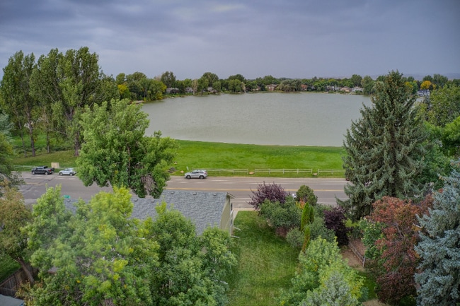 Building Photo - 2716 Parklake Dr
