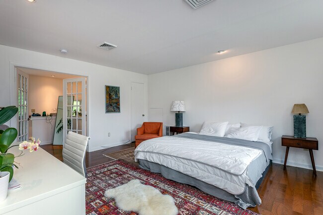 Building Photo - 17 Rhynus Rd