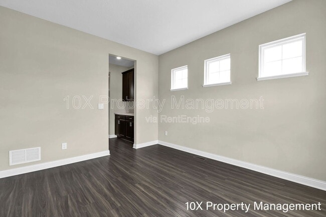 Building Photo - 592 Courtright Dr