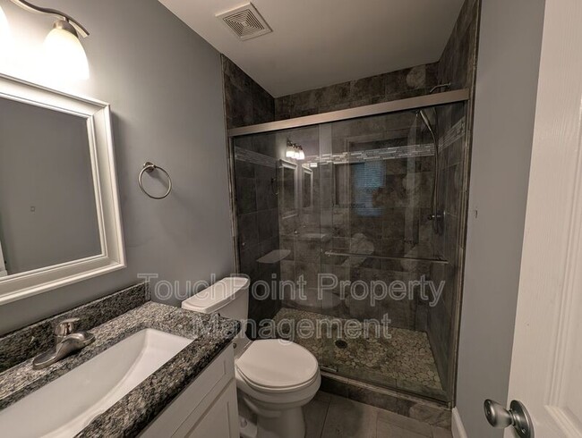 Building Photo - 306 S Cedar St