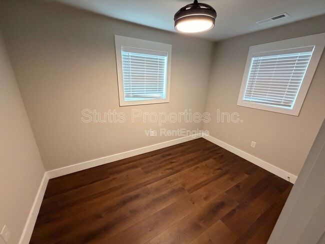 Building Photo - 633 Rivermont Rd