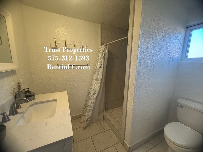 Building Photo - SFH / Country Setting