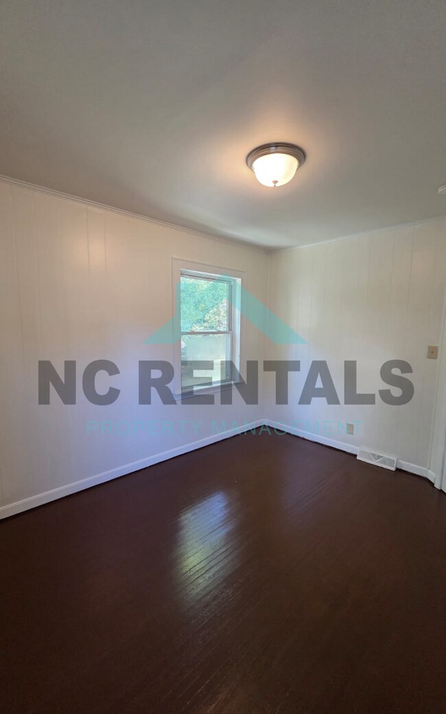 Building Photo - 1012 Nancy Ln SE