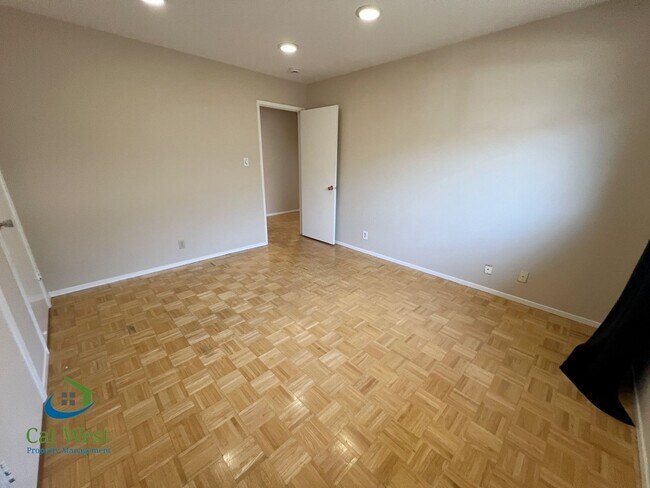Building Photo - $3695 - 2 Bed/1.5 Bath Duplex in Santa Clara w/ Attached Garage