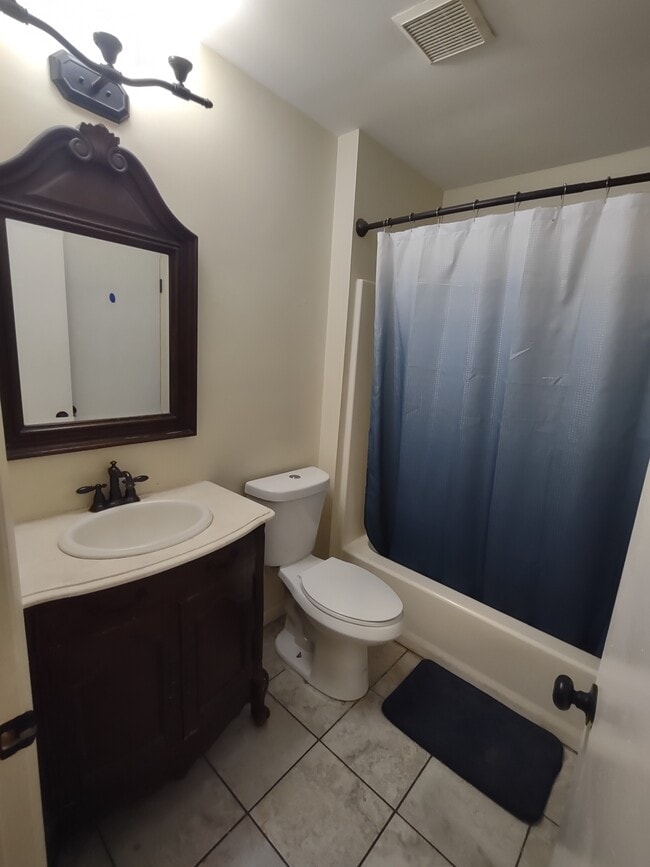 Building Photo - 217 E Green Valley Cir