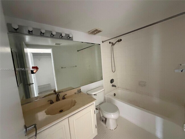 Building Photo - 7601 E Treasure Dr