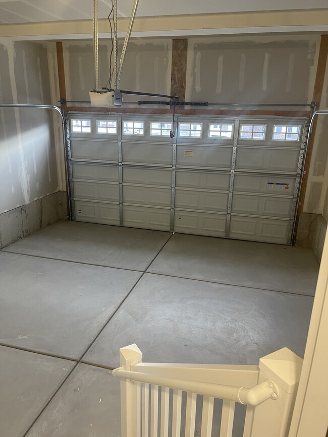 Building Photo - 1092 N Freeman Dr