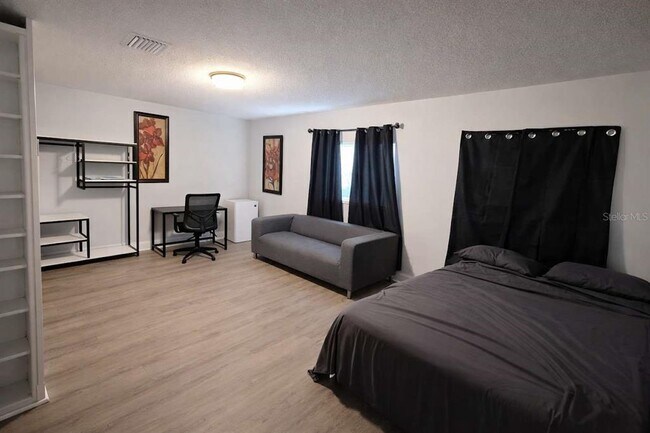 Building Photo - 5116 E 122nd Ave