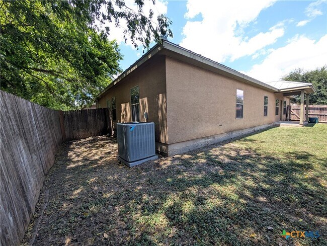 Building Photo - 228 Anne Louise Dr