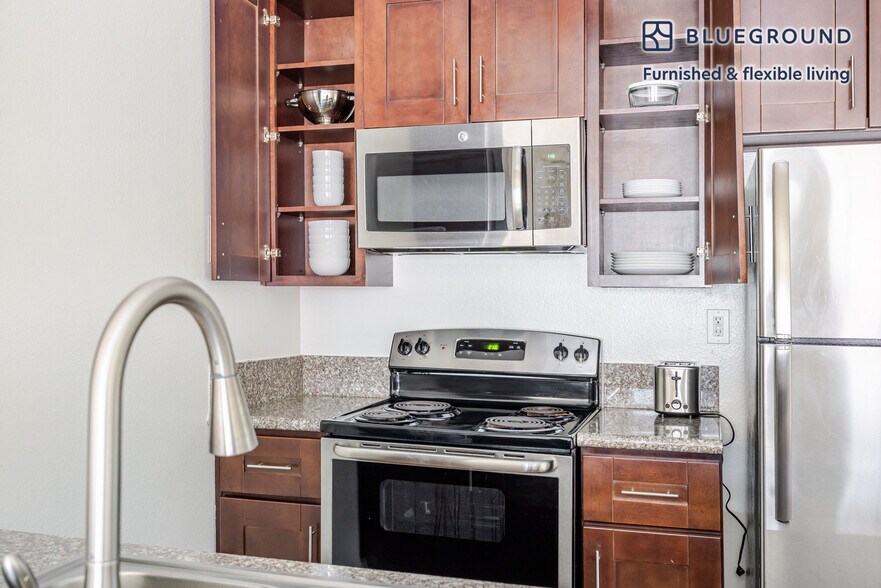 Building Photo - 611 N Howard St