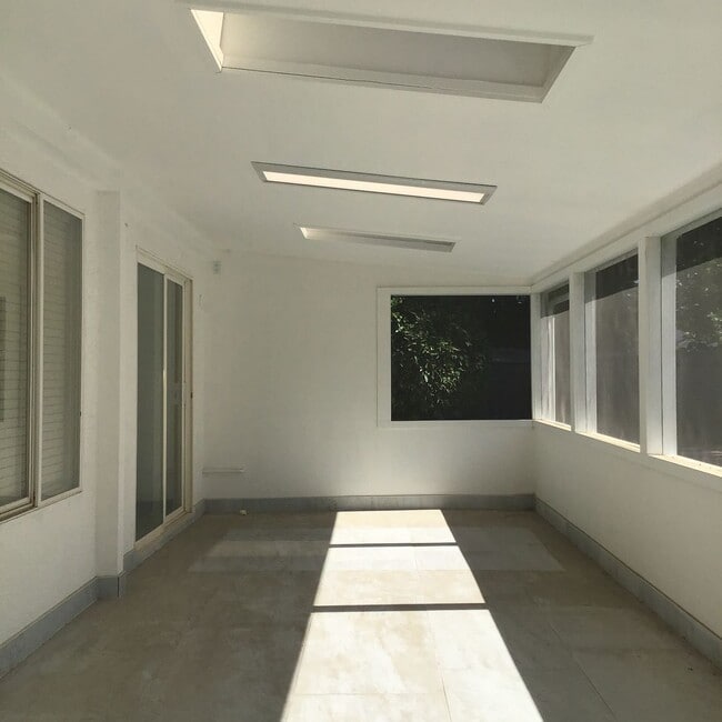 Building Photo - 4 Bedroom 2 Bath Home in Yuba City