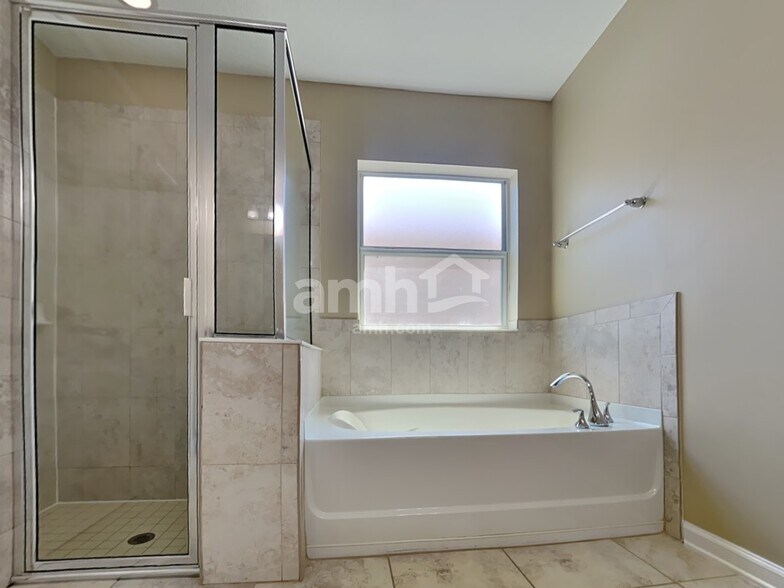 Building Photo - 86021 Aladdins Way
