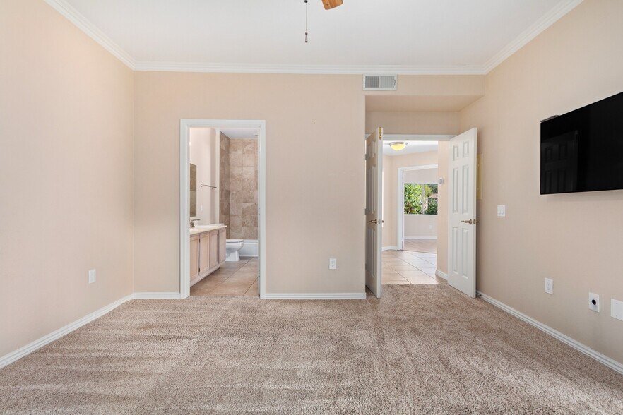 Building Photo - 15050 N Thompson Peak Pkwy
