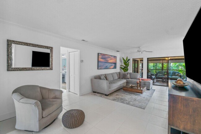 Building Photo - 50 Pelican Pointe Dr