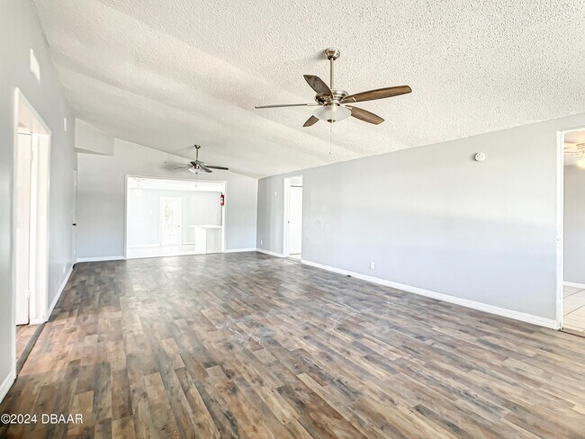 Building Photo - 152 Ponce De Leon Dr