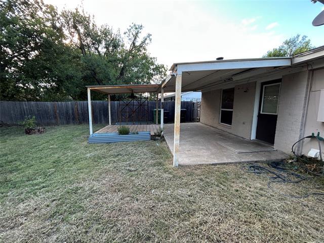 Building Photo - 10105 Peppertree Ln