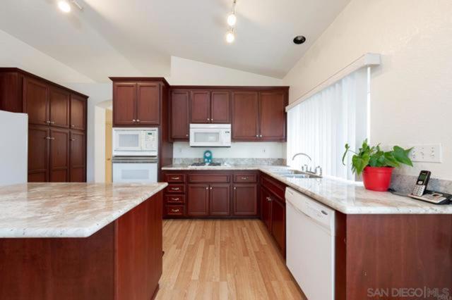 Building Photo - 1128 Calle Florecita