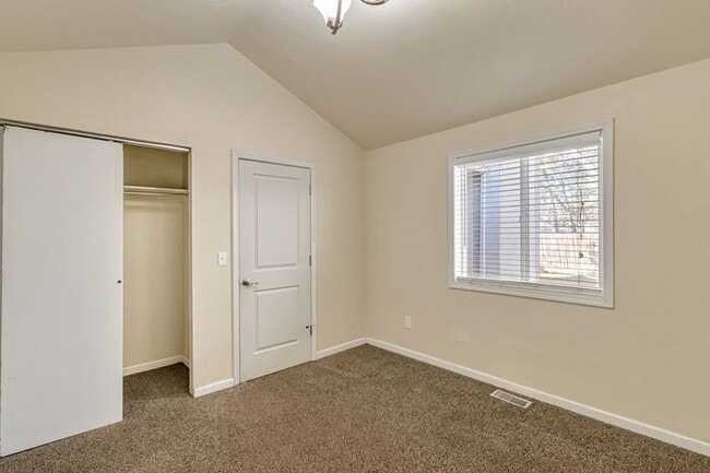 Building Photo - Charming 3 Bedroom Home in Quiet Orchard Mesa Cul-de-Sac