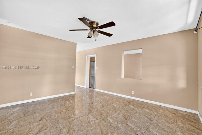 Building Photo - 6240 SW 22nd Ct