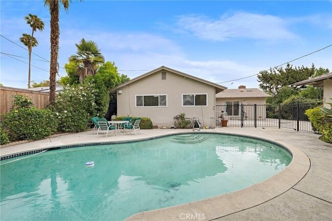 Building Photo - 509 California Dr