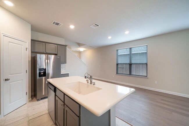 Building Photo - 8208 Cottage Rose Dr