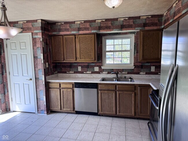 Building Photo - Charming 3-Bedroom Home with 2 Full Baths in Indianapolis – Perfect Blend of Comfort and Convenie...