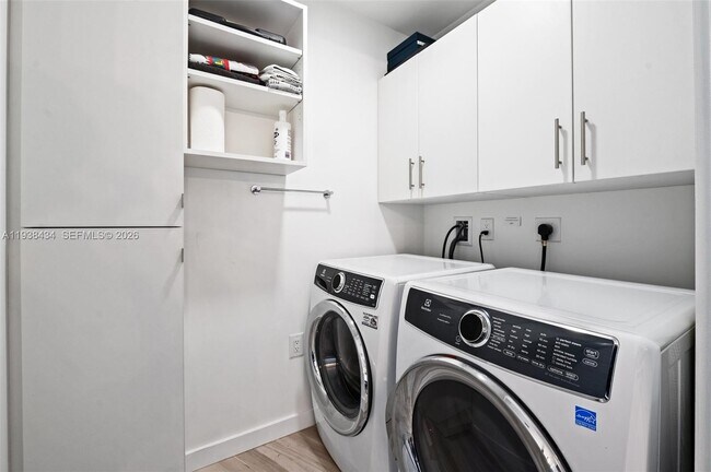 Building Photo - 851 NE 1st Ave