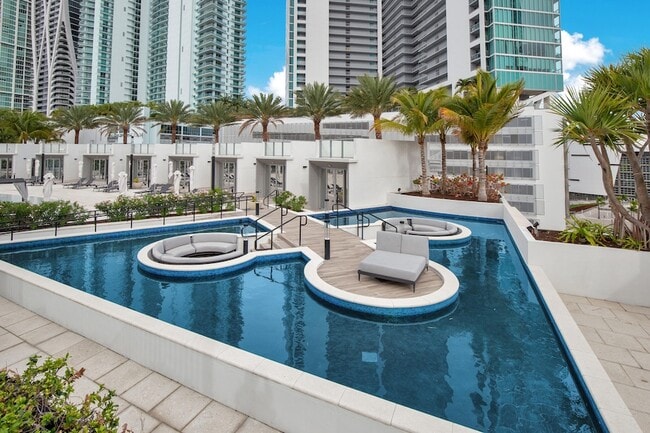 Building Photo - 851 NE 1st Ave