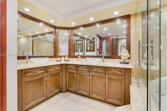 Building Photo - 2100 S Ocean Ln