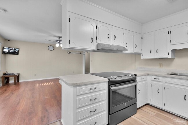 Building Photo - 7710 Charter Oaks Dr