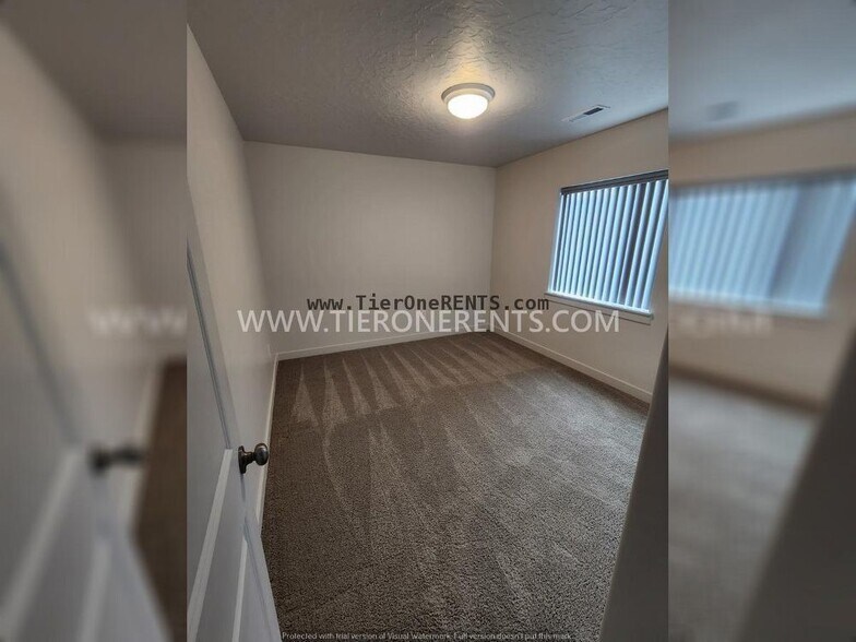 Building Photo - This property offers a NO DEPOSIT option available for qualified renters!