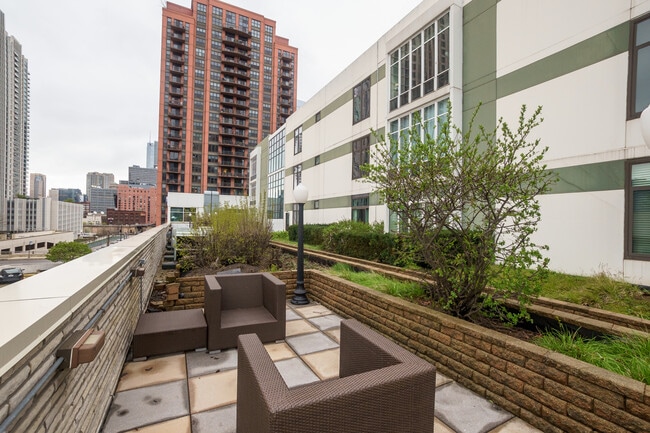 Building Photo - 660 W Wayman St