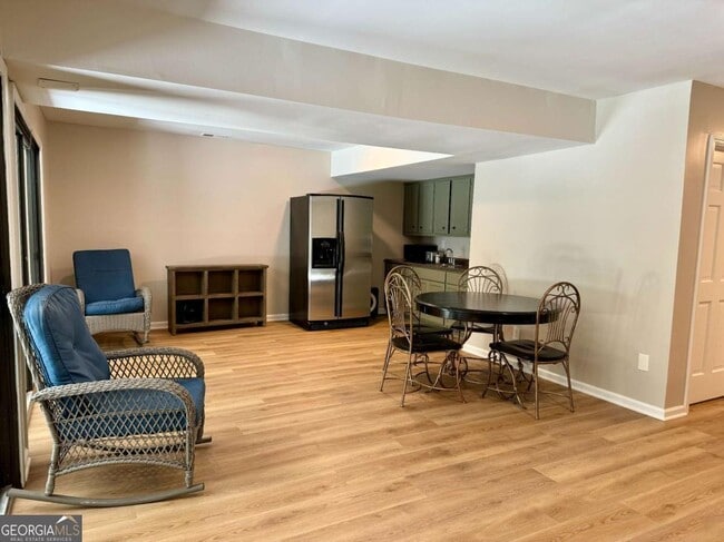 Building Photo - 37 Willow Glen NE